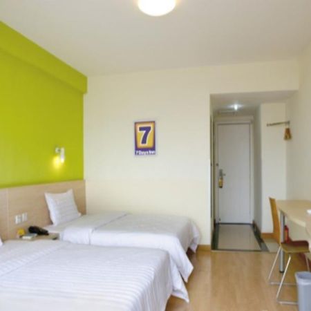 7 Days Inn Guangzhou Tianhe Yantang Metro Branch Exteriör bild