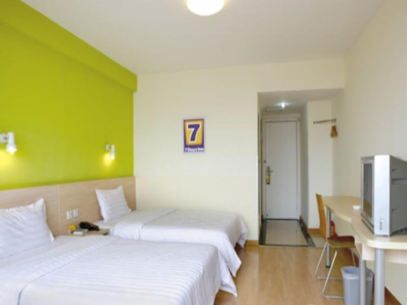 7 Days Inn Guangzhou Tianhe Yantang Metro Branch Exteriör bild